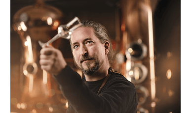Orangendisco auf der Zunge: Die Gründerstory von Satoshi Spirits