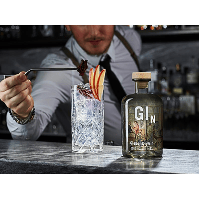 Pour Dry Gin