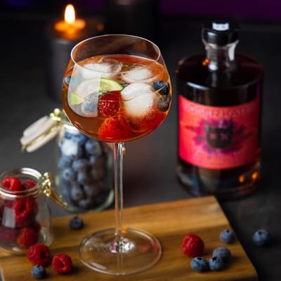 Böser Kater Waldbeeren-Eistee Gin Aperitif