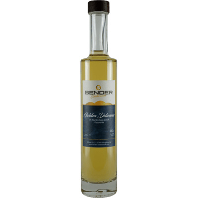 Golden Delicious in bourbon barrels - barrel-aged apple brandy