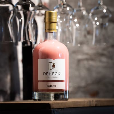Strawberry cream liqueur