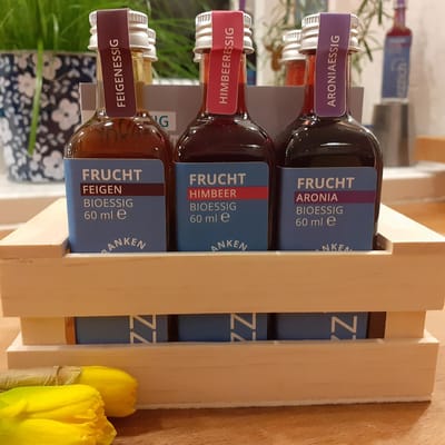ezzich 6er Obst Kistla - Essig Probierpaket (1x Aroniaessig + 1x Himbeeressig + 1x Feigenessig + 1x Apfelessig + 1x Weißweinessig + 1x Rotweinessig) 3
