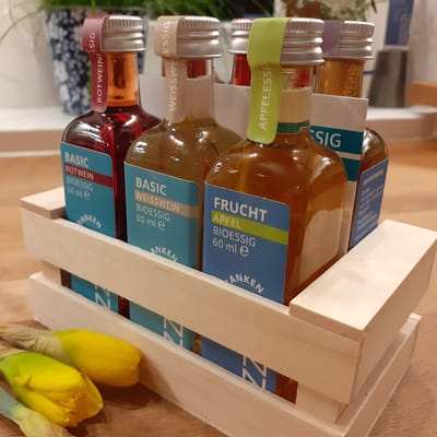 ezzich 6er Obst Kistla - Essig Probierpaket (1x Aroniaessig + 1x Himbeeressig + 1x Feigenessig + 1x Apfelessig + 1x Weißweinessig + 1x Rotweinessig) 4