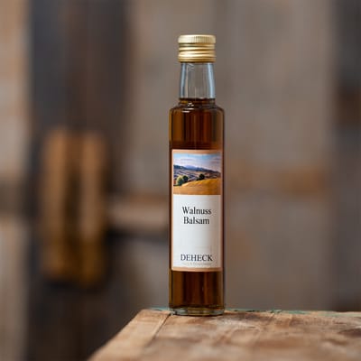 Walnut balsamic vinegar preparation