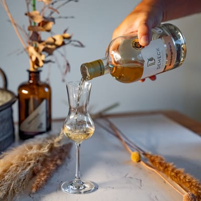 Vineyard peach fruit liqueur