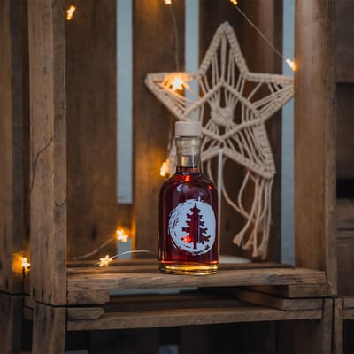 Deheck plum cinnamon liqueur
