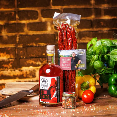Weihnachtsbox feurige Weihnacht (1x Chiliöl + 1x Chilisalz + 1x Paprika-Bratwurst)