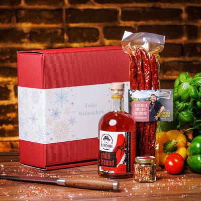 Weihnachtsbox feurige Weihnacht (1x Chiliöl + 1x Chilisalz + 1x Paprika-Bratwurst)
