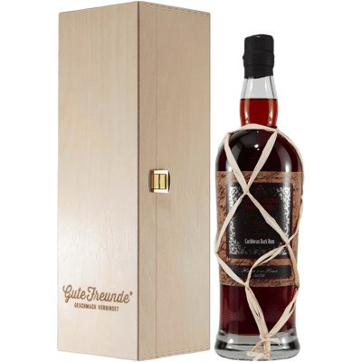 Hanseatic City of Hamburg Storehouse Caribbean Dark Rum with wooden gift box