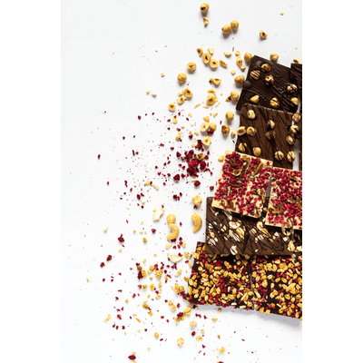 "Die Traumhafte" - Weiße Bio-Schokolade mit Pekannüssen und Himbeeren