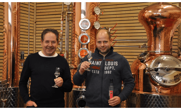Indlekofer Vater und Sohn in Destillerie