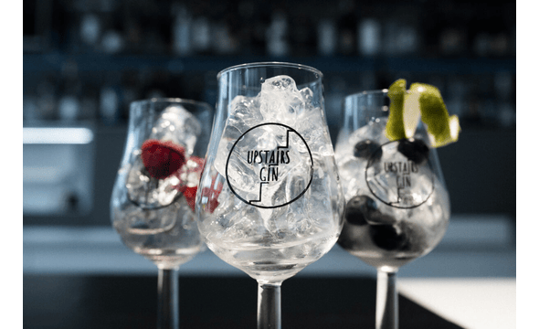 Upstairs Gin Tonic im Glas