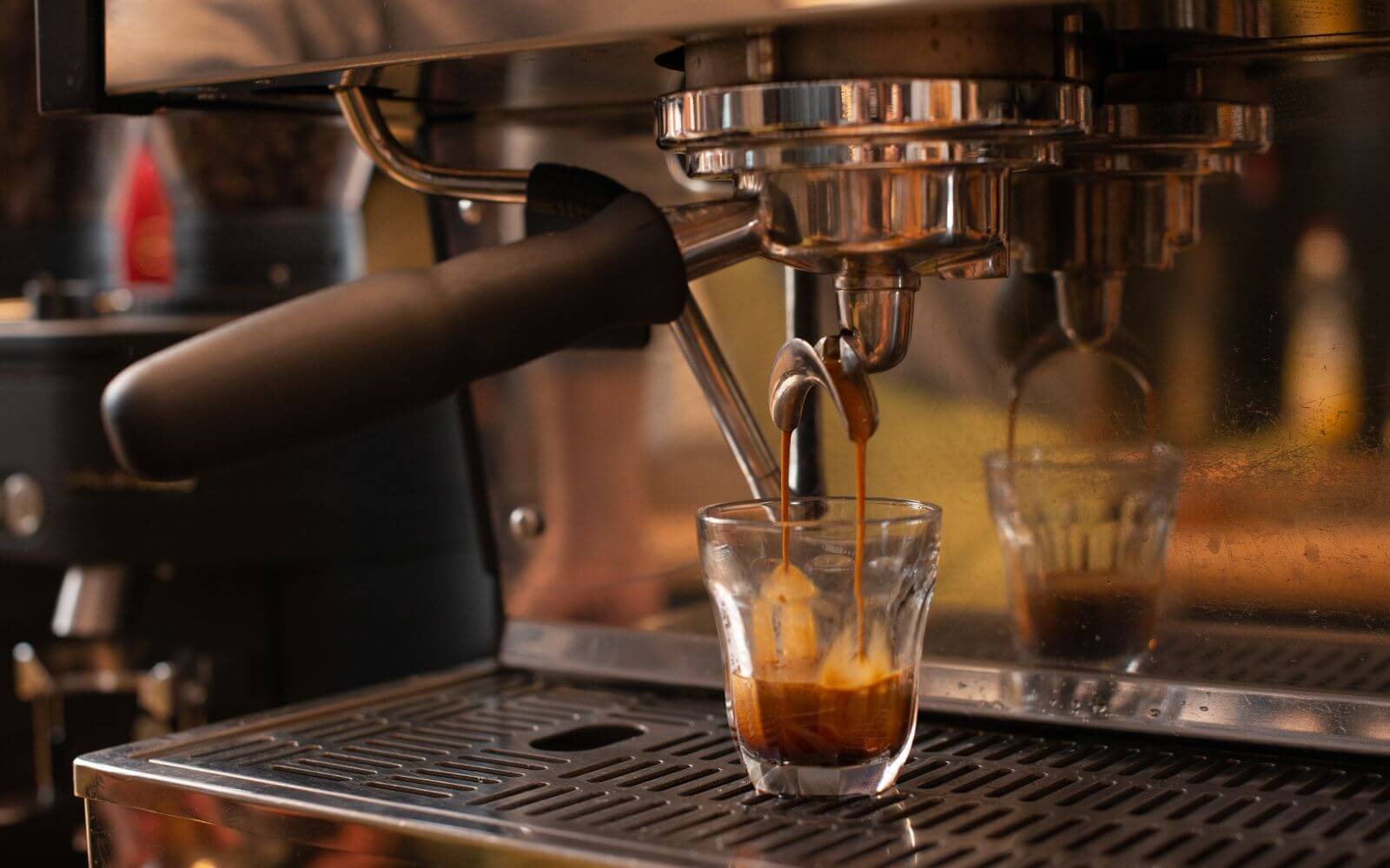 Espresso ist ein konzentrierter, kleiner Espresso ist ein konzentrierter, kleiner