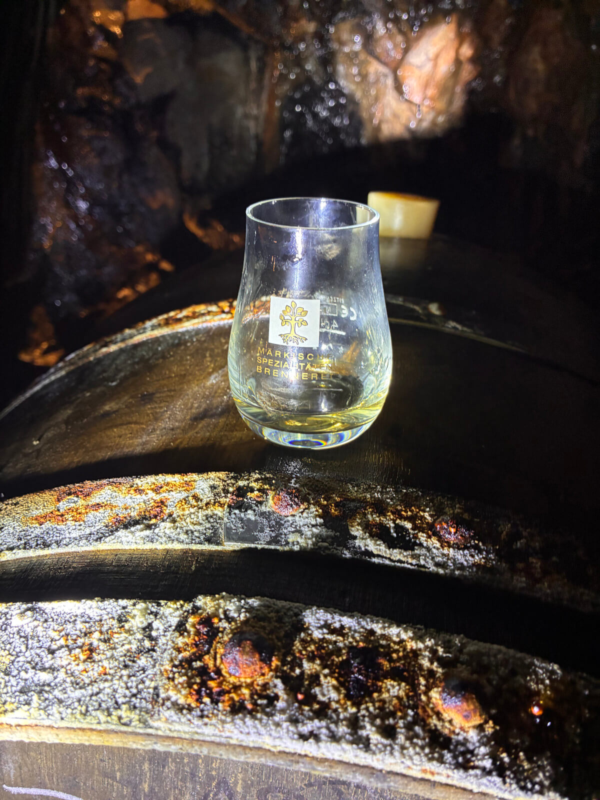 Halbjährliche Verkostung des Hausberg Whiskys in der Höhle Halbjährliche Verkostung des Hausberg Whiskys in der Höhle
