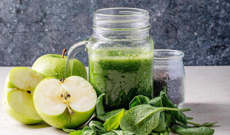 Grüne Säfte sind reich an Antioxidantien und jeder Menge Nährstoffen Grüne Säfte sind reich an Antioxidantien und jeder Menge Nährstoffen