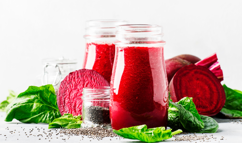 Rote Detox Säfte sind reich an Vitaminen & Mineralstoffen Rote Detox Säfte sind reich an Vitaminen & Mineralstoffen