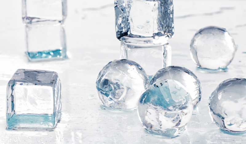 Kaum zu glauben, aber wahr: Die Form deines Eiswürfels kann erheblich den Trinkgenuss beeinflussen. Kaum zu glauben, aber wahr: Die Form deines Eiswürfels kann erheblich den Trinkgenuss beeinflussen.