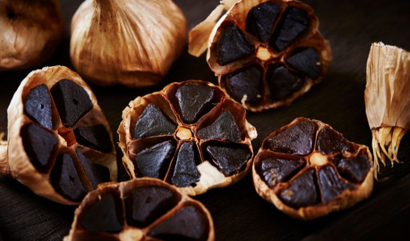 Schwarzer Knoblauch stammt ursprünglich aus Korea - und ist ein wahrer Geschmacksbooster in jeder Küche