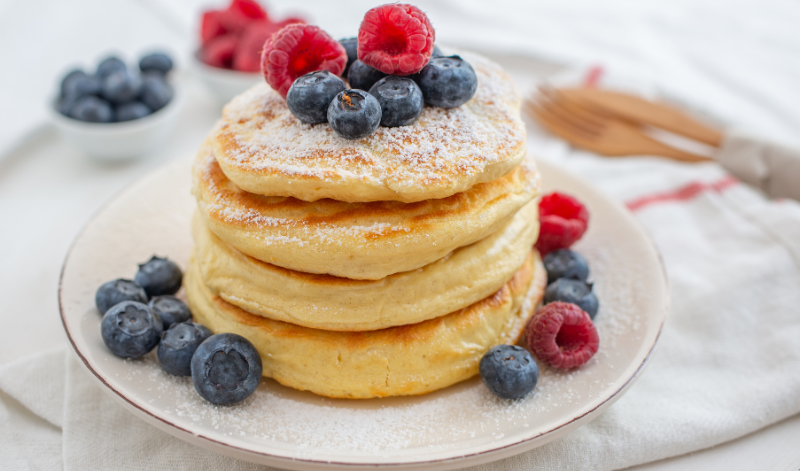 Auch Pancakes lassen sich problemlos mit Hanfproteinpulver backen Auch Pancakes lassen sich problemlos mit Hanfproteinpulver backen