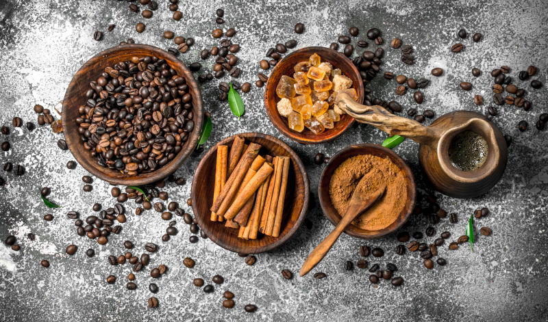 Kaffee Gewürze sind ebenfalls ein tolles Geschenk unterm Weihnachtsbaum - und können auch in der Küche vielseitig eingesetzt werden Kaffee Gewürze sind ebenfalls ein tolles Geschenk unterm Weihnachtsbaum - und können auch in der Küche vielseitig eingesetzt werden