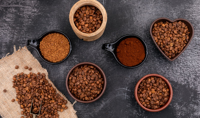 Wenn du ein Kaffee Paket verschenkst, können sich deine Liebsten durch verschiedene Sorten probieren Wenn du ein Kaffee Paket verschenkst, können sich deine Liebsten durch verschiedene Sorten probieren