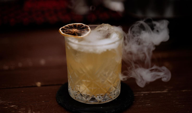 Der Special Cocktail aus der GinBar in Darmstadt - gemacht mit dem Layover New Western Gin. Der Special Cocktail aus der GinBar in Darmstadt - gemacht mit dem Layover New Western Gin.