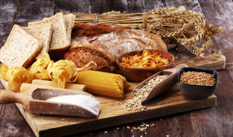 Auf Kohlehydratreiche Kost wie Nudeln, Brot und Reis solltest du bei der Low Carb Ernärhung verzichten.