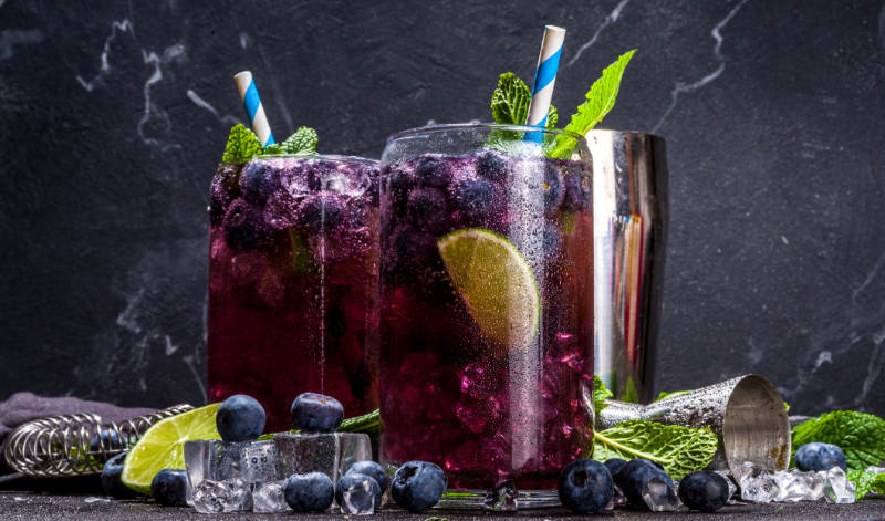 Ein tolles Rezept mit Minze: Blaubeer-Minz-Mojito Ein tolles Rezept mit Minze: Blaubeer-Minz-Mojito