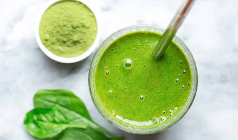 Moringapulver wird gerne als Superfood bezeichnet - seine gesundheitlichen Wirkungen sind bisher allerdings nicht wissenschaftlich erwiesen.