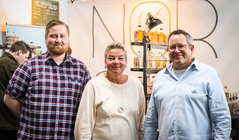 Daryn, Birthe & Dirk Vowinkel sind die Gründungsfamilie von NORGIN. Daryn, Birthe & Dirk Vowinkel sind die Gründungsfamilie von NORGIN.