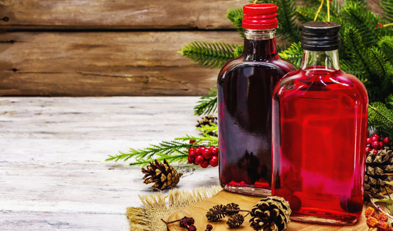 Fruchtliköre oder Obstschnäpse sind nicht nur zu Weihnachten eine tolle Geschenkidee Fruchtliköre oder Obstschnäpse sind nicht nur zu Weihnachten eine tolle Geschenkidee