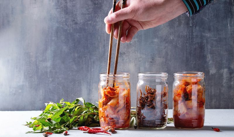 Es gibt unterschiedlichste Arten von Kimchi, die mit unterschiedlichen Gemüsesorten zubereitet werden.