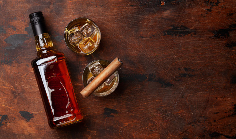 Hier findest du tolle Whisky Geschenkideen - vom Einsteiger-Geschenk bis hin zu edlen Sammler Tropfen