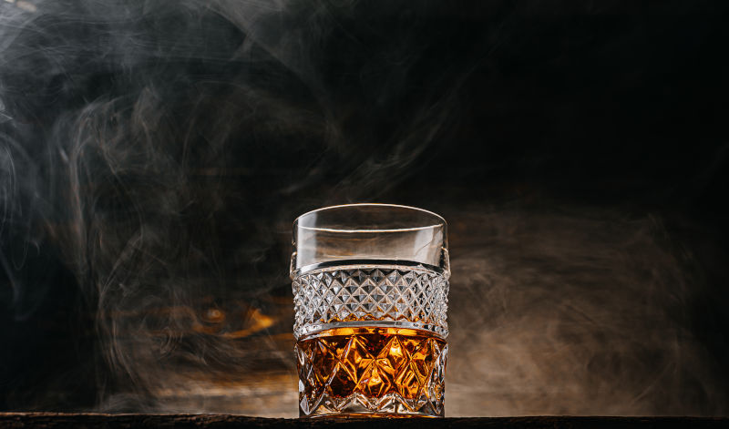 Rauchige Whiskys sind tolle Geschenke für Whisky Connaisseure Rauchige Whiskys sind tolle Geschenke für Whisky Connaisseure