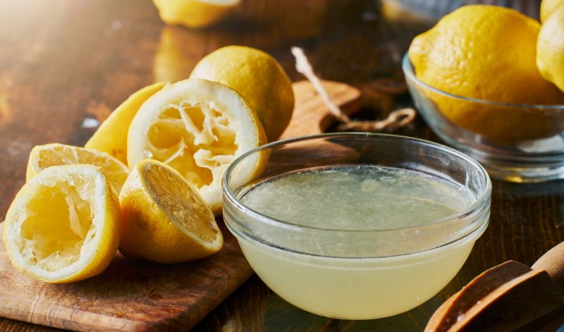 In der Regel bekommt man aus einer Zitrone ca. 30-40 ml Saft