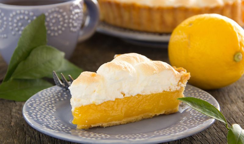 Ob für Cocktails, herzhafte Gerichte oder leckere Desserts wie dieser Lemon Pie - Zitronensaft ist in der Küche allgegenwärtig. Ob für Cocktails, herzhafte Gerichte oder leckere Desserts wie dieser Lemon Pie - Zitronensaft ist in der Küche allgegenwärtig.
