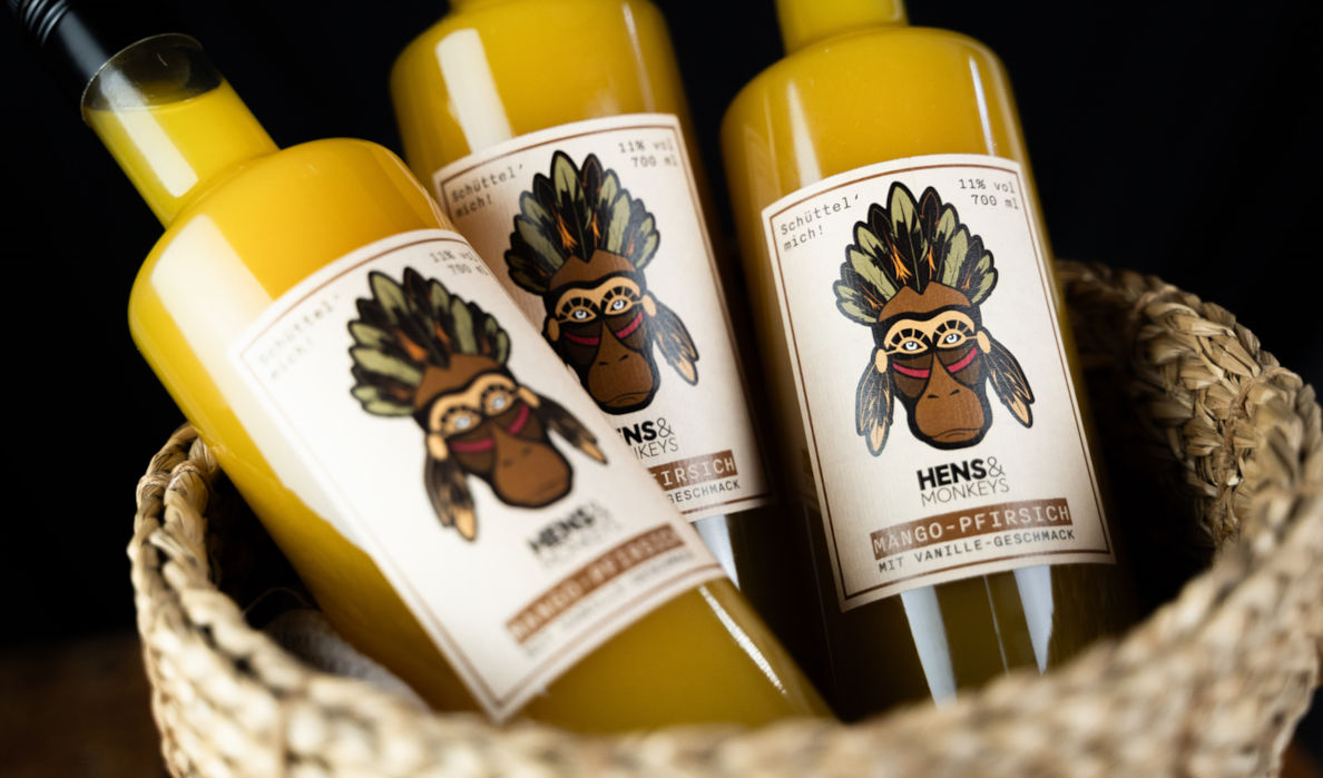 hens-and-monkeys-3er-bundle-mango-pfirsich-vanille-likoer-mood-shot.jpg?1702491984521